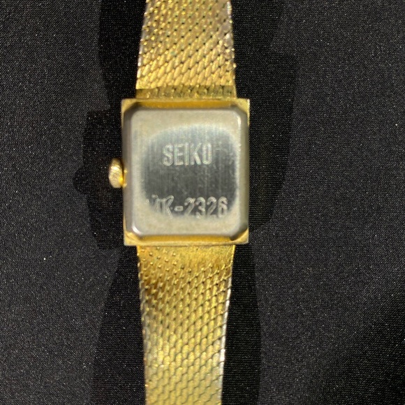 Estate Seiko Women’s Timepiece in 14K Gold with Genuine Diamond Accents - Picture 10 of 11